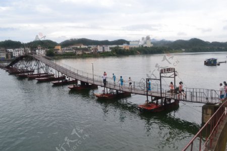 桂江上浮桥