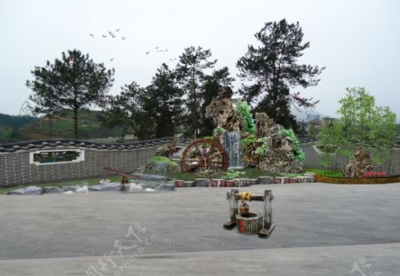 假山水池广场竹子树木水车