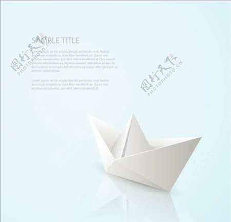 写实风格白色折纸船