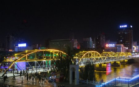 夜晚中山桥