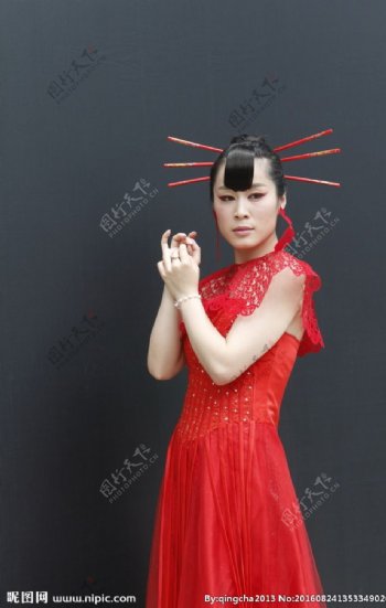 中国风红裙美女