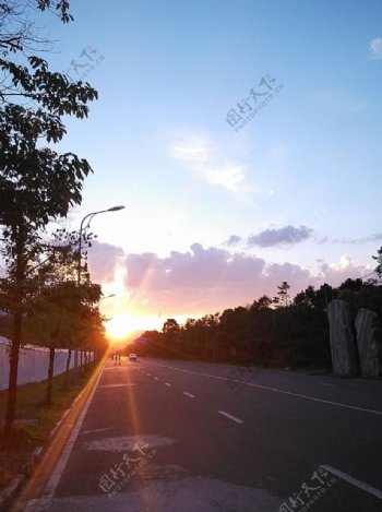 百丈漈夕阳风景图