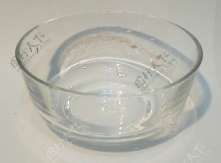 一个玻璃碗