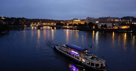 布拉格伏尔塔瓦尔河夜景