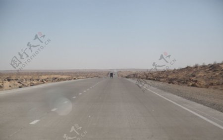 乌兹别克斯塔的沙漠公路
