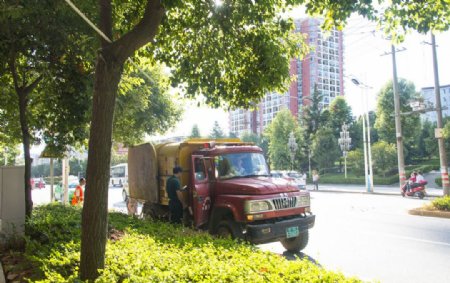 岑巩街景垃圾车