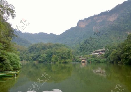 青城山湖水