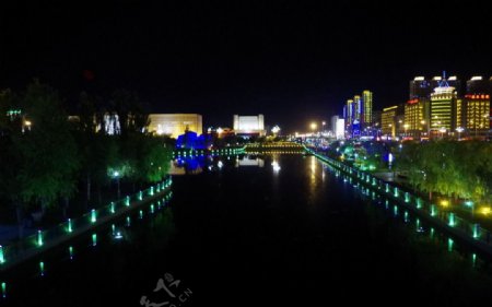 巴市金川河夜景