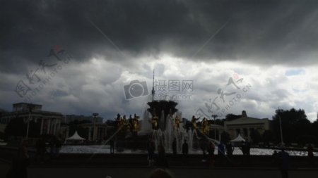 阴天建筑喷泉莫斯科