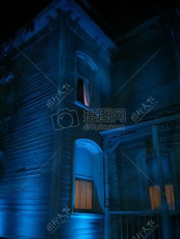 蓝颜色的房子
