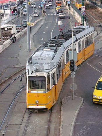 黄色的公共巴士