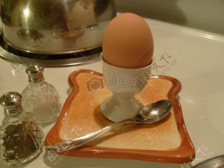 酒杯里的鸡蛋