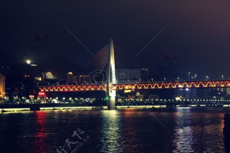 晚上悬挂桥长江