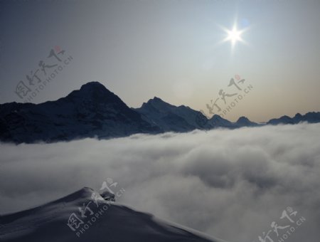 高山雾海景色图片