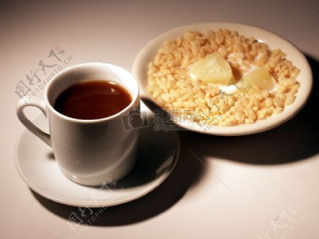 咖啡杯和麦片