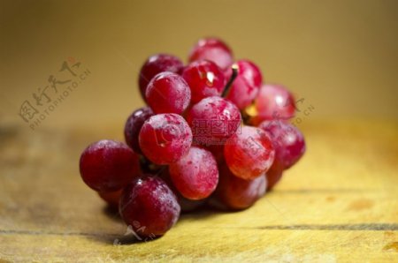 健康葡萄水果红色葡萄一串