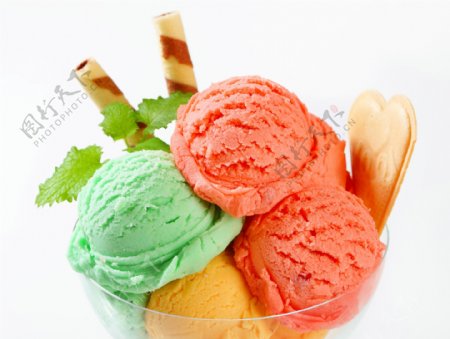 脆卷彩色冰淇淋图片