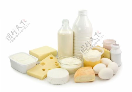 奶瓶酸奶和各式奶酪图片
