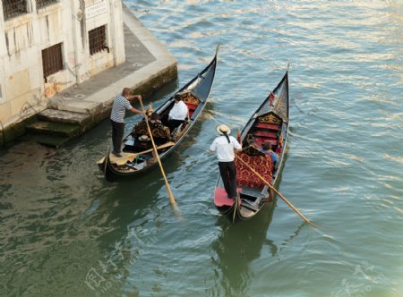 水城河流上的木船