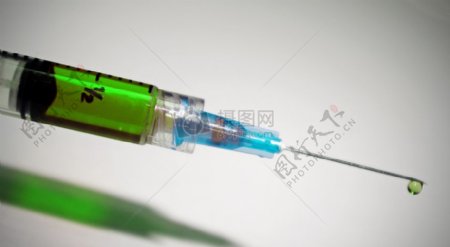 注射器里面的绿色药剂