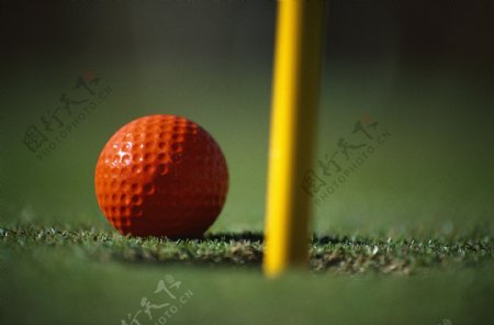 高尔夫球进洞图片