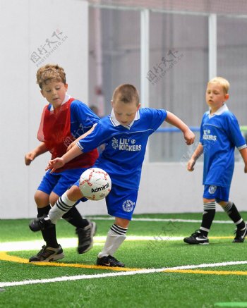 兒童足球比賽图片