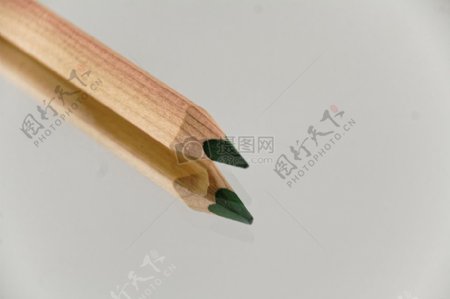 一支绿色彩色铅笔