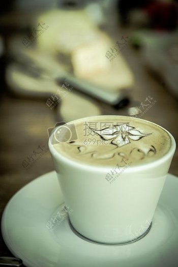 艺术热奶咖啡