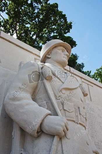 勇敢的战士雕像