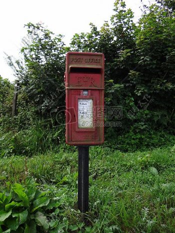 一个红色的信箱
