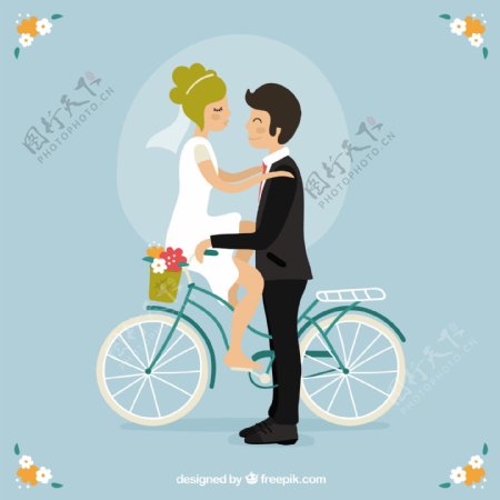 可爱的新婚夫妇骑自行车