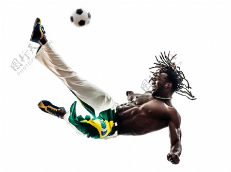 飞跃踢足球的球员图片