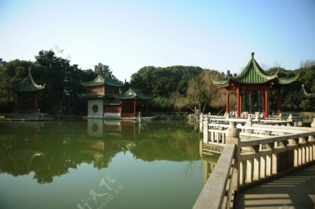 公园古亭子风景图片