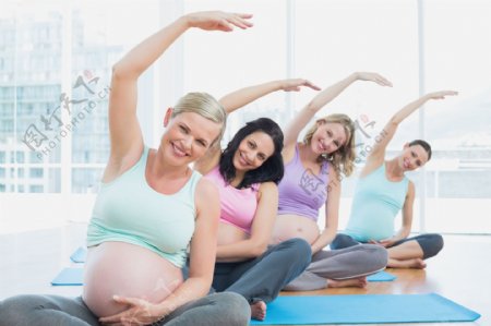 做瑜伽的孕妇图片