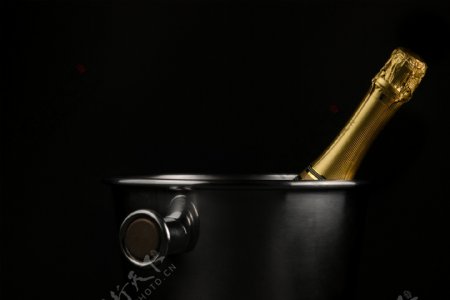 桶里的香槟图片