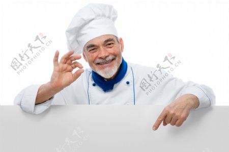 老厨师与广告牌图片