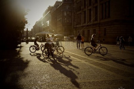 夏天光线中阳光自行车自行车活动骑自行车骑自行车