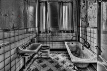 被废弃的浴室