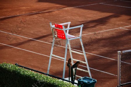 网球场上的椅子