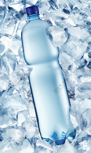 水瓶与冰块
