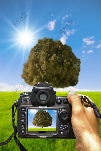 相机与草原风光图片