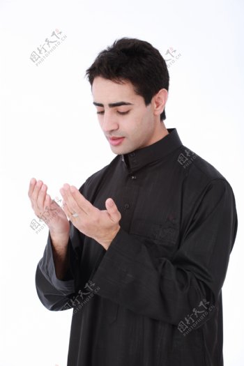 祈祷的男人摄影图片