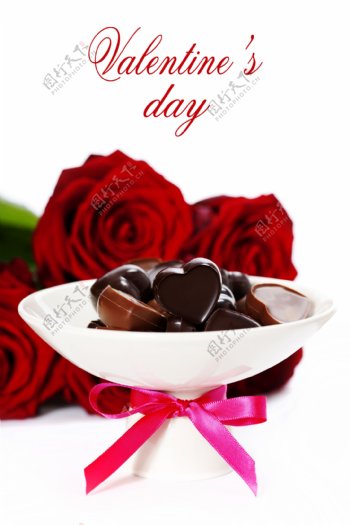 红色玫瑰花与巧克力图片