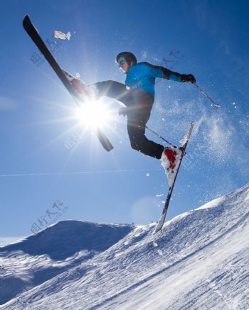 滑雪的男人摄影图片