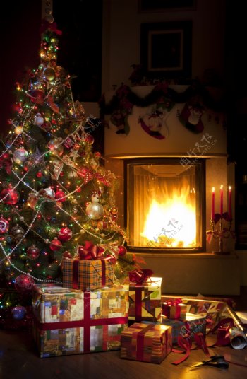 壁炉与圣诞树礼物图片