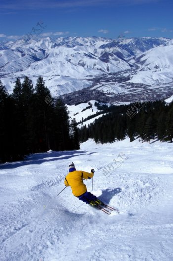 滑雪雪山图片