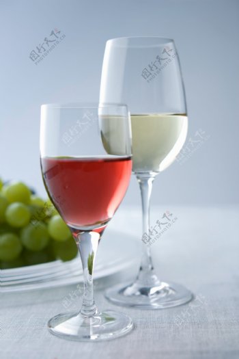 餐桌上的葡萄酒俯视图图片图片