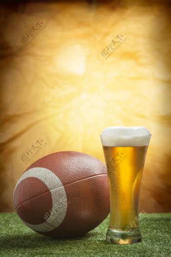 橄榄球与饮料图片