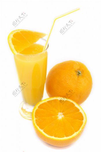 橙子与一杯橙汁图片