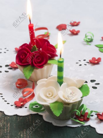 蜡烛与奶油蛋糕图片